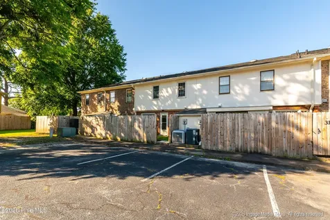 32 Scott Street Greenville NC 27858