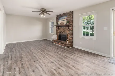 32 Scott Street Greenville NC 27858