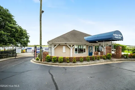 711 N Green Tee Road Hampstead NC 28443