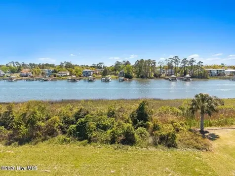 2831 Harborside Way Southport NC 28461