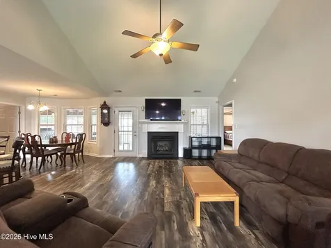 204 Star Gazer Court Richlands NC 28574