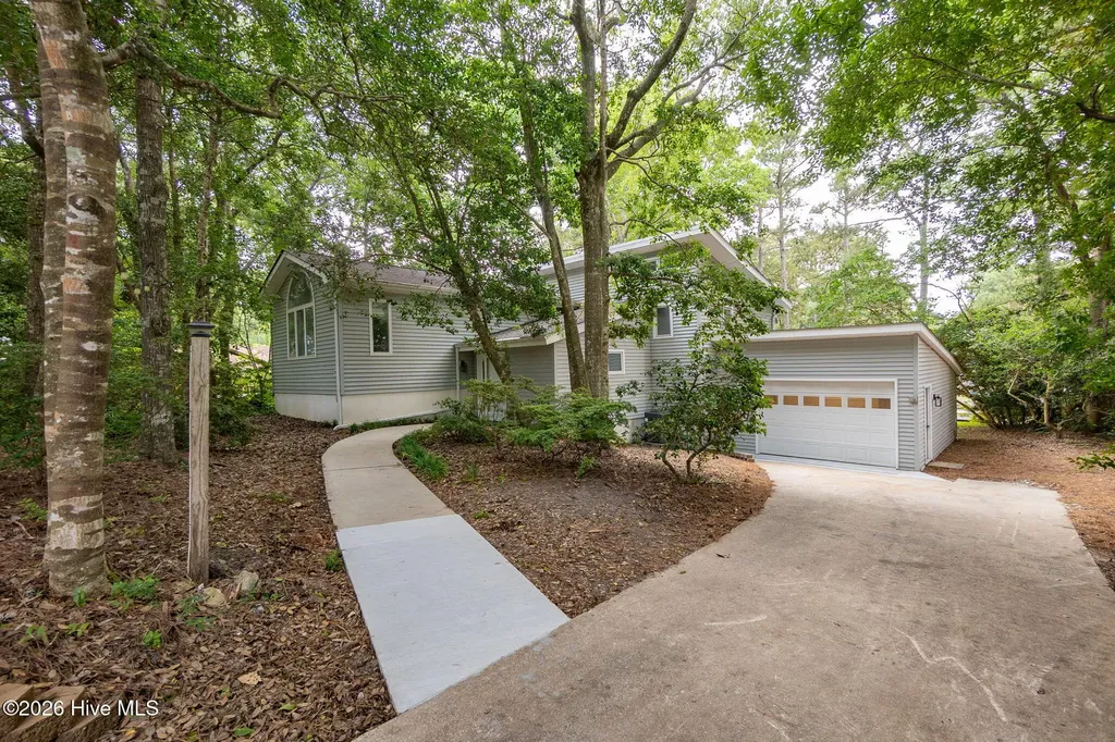 121 White Ash Drive Pine Knoll Shores NC 28512