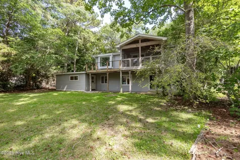 121 White Ash Drive Pine Knoll Shores NC 28512