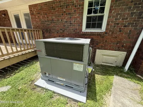 2105 Dallas Drive Kinston NC 28504