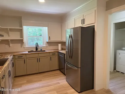 2105 Dallas Drive Kinston NC 28504