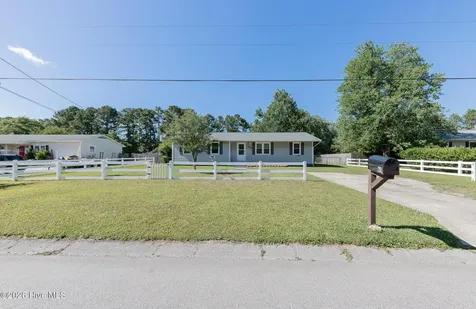 69 Sanders Drive Hubert NC 28539