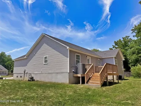 604 Sonata Court Richlands NC 28574