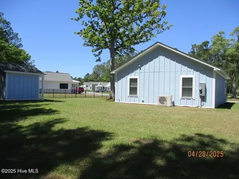 113 Long Pond Loop Swansboro NC 28584