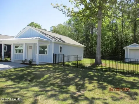 113 Long Pond Loop Swansboro NC 28584