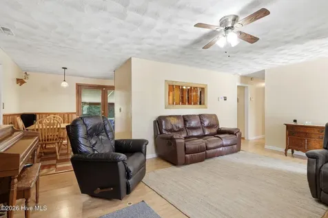 284 Laurel Road Beaufort NC 28516