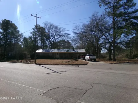 301 Mcgirts Bridge Road Laurinburg NC 28352