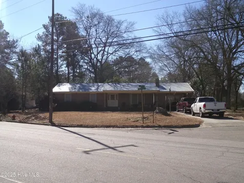 301 Mcgirts Bridge Road Laurinburg NC 28352