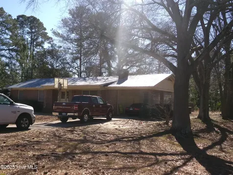 301 Mcgirts Bridge Road Laurinburg NC 28352
