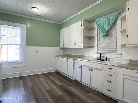 109 E Calhoun Street Whiteville NC 28472