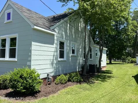 4143 N Lee Street Ayden NC 28513