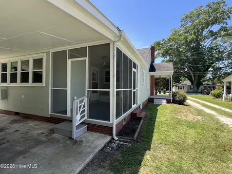 4143 N Lee Street Ayden NC 28513