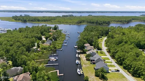 913 Hearthside Court New Bern NC 28560