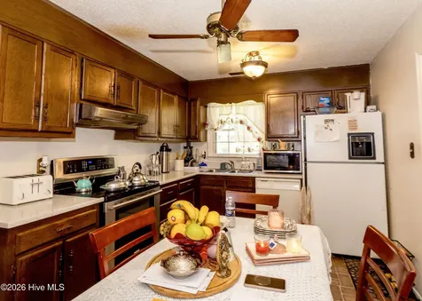 207 E Willowood Lane Jacksonville NC 28546