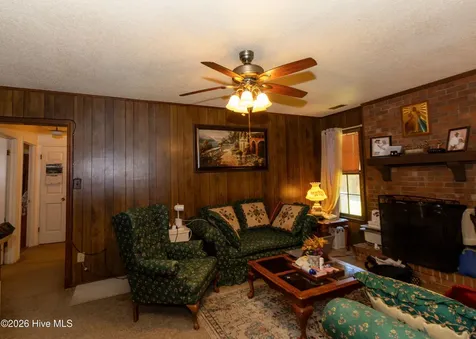 207 E Willowood Lane Jacksonville NC 28546