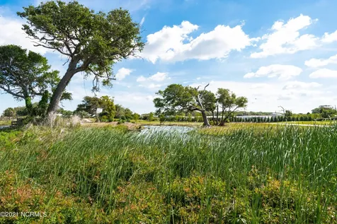 112 Oakleaf Drive Pine Knoll Shores NC 28512