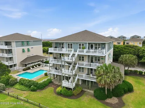 112 Oakleaf Drive Pine Knoll Shores NC 28512