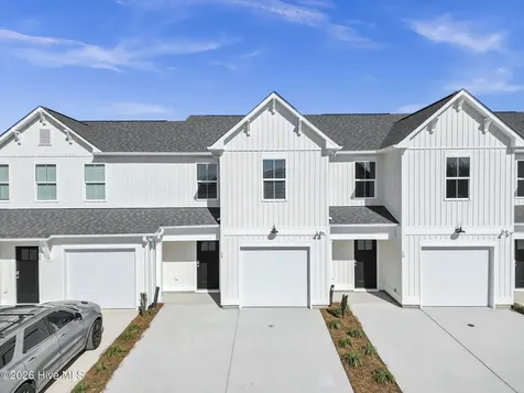 24 W Farley Drive Hampstead NC 28443