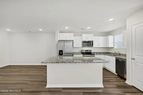 24 W Farley Drive Hampstead NC 28443