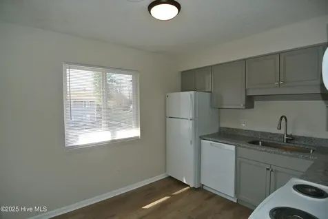 1729 Elmwood Street New Bern NC 28560
