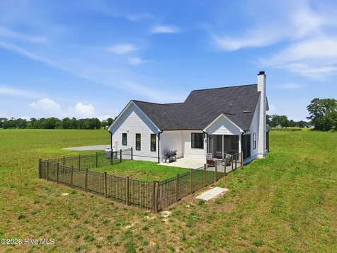 2336 Soddy Lane Grimesland NC 27837