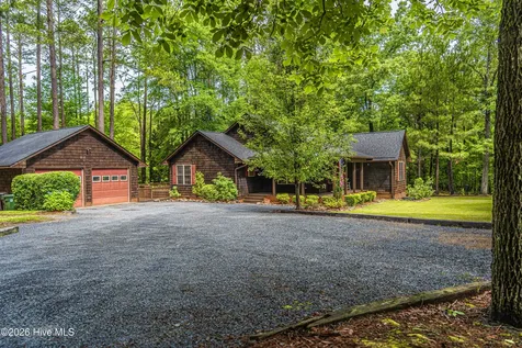 707 Alexander Drive Aberdeen NC 28315