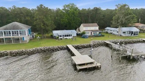 133 Rhodes Haven Drive Columbia NC 27925