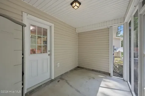 1404 Old Folkstone Road Sneads Ferry NC 28460