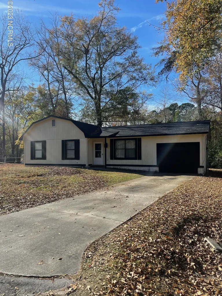 1002 Stillwood Circle Jacksonville NC 28540