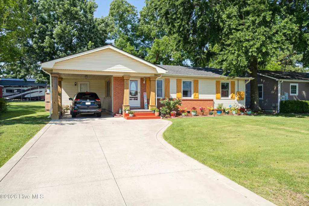 403 E Foy Street Richlands NC 28574