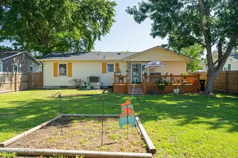 403 E Foy Street Richlands NC 28574