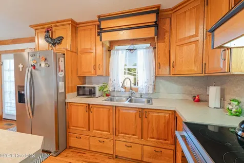 403 E Foy Street Richlands NC 28574