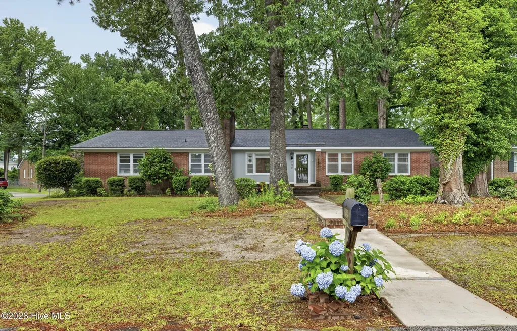 202 Hardee Circle Greenville NC 27858