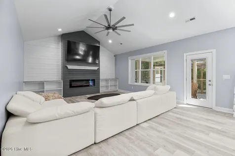 402 King Richard Court Jacksonville NC 28546