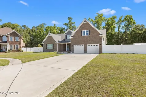 402 King Richard Court Jacksonville NC 28546