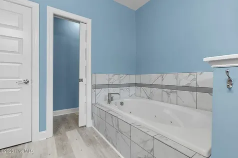402 King Richard Court Jacksonville NC 28546