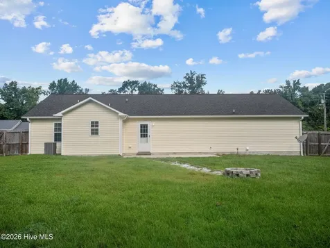 312 Reid Court N Jacksonville NC 28540
