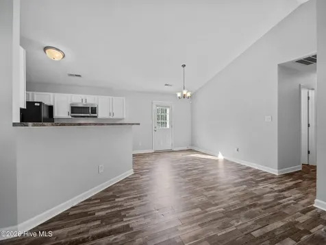 312 Reid Court N Jacksonville NC 28540