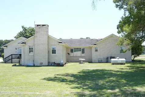 4556 Garland Highway Clinton NC 28328