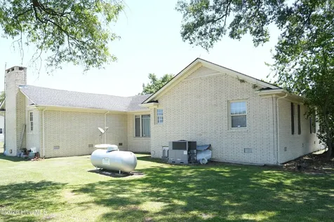 4556 Garland Highway Clinton NC 28328