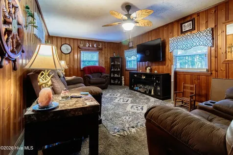 19081 Jane Shaw Road Wagram NC 28396