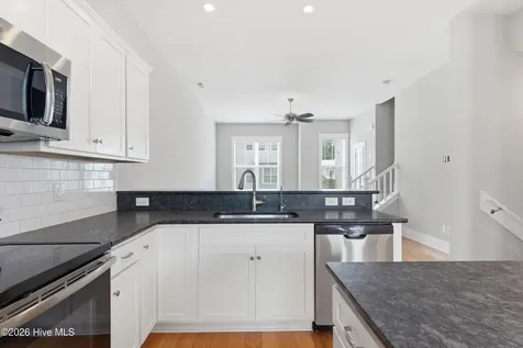 1810 Bungalow Row Wilmington NC 28409