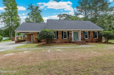 1921 Pinemont Circle Goldsboro NC 27534