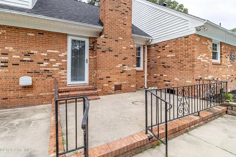 1921 Pinemont Circle Goldsboro NC 27534