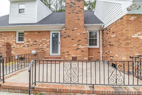 1921 Pinemont Circle Goldsboro NC 27534