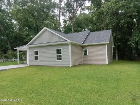 111 E Oliver Street Whiteville NC 28472